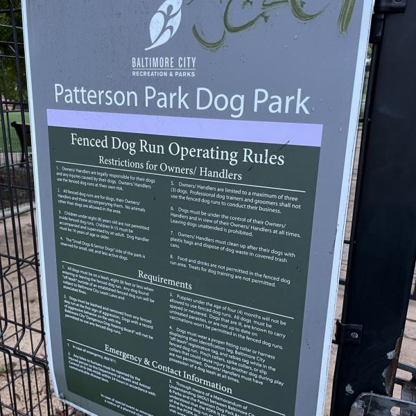 Szukasz miejsca w Baltimore, w którym twój czworonożny przyjaciel może swobodnie biegać i spotykać się z innymi psami? Nie szukaj dalej! Baltimore jest domem dla kilku fantastycznych parków dla psów, które oferują mnóstwo miejsca do zabawy dla twojego futrzanego przyjaciela. Niezależnie od tego, czy jesteś miejscowym, czy tylko odwiedzasz, te parki są obowiązkowe dla każdego właściciela psa.