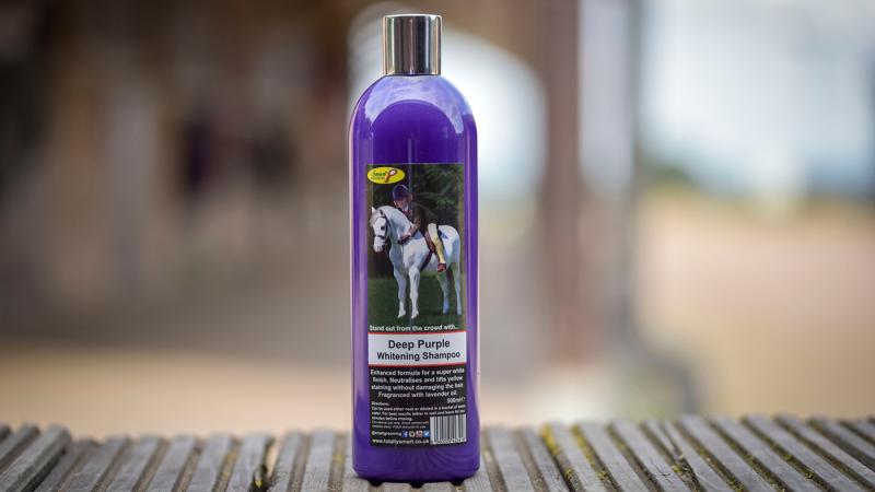 1. Fiebing's Blue Frost Whitening Horse Shampoo - najlepszy ogólnie
