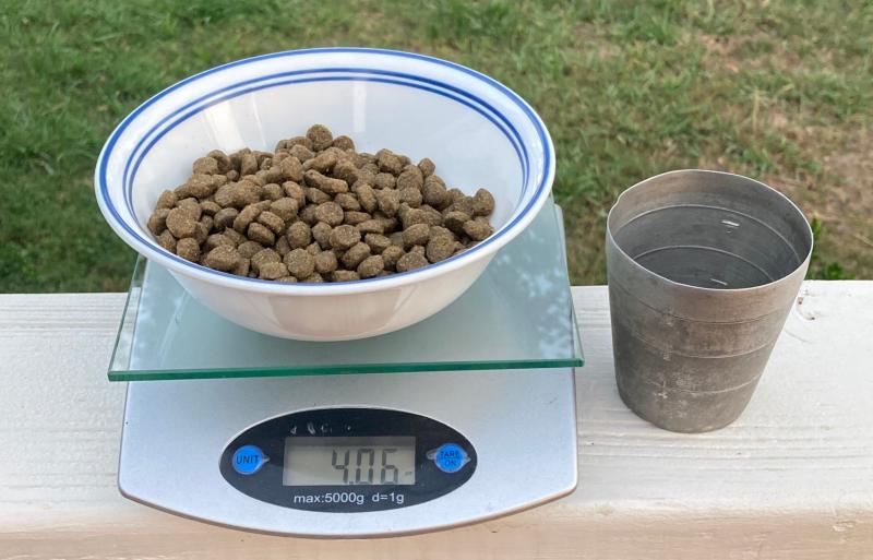 Ile waży filiżanka karmy dla psów? Przewodnik zatwierdzony przez weterynarza