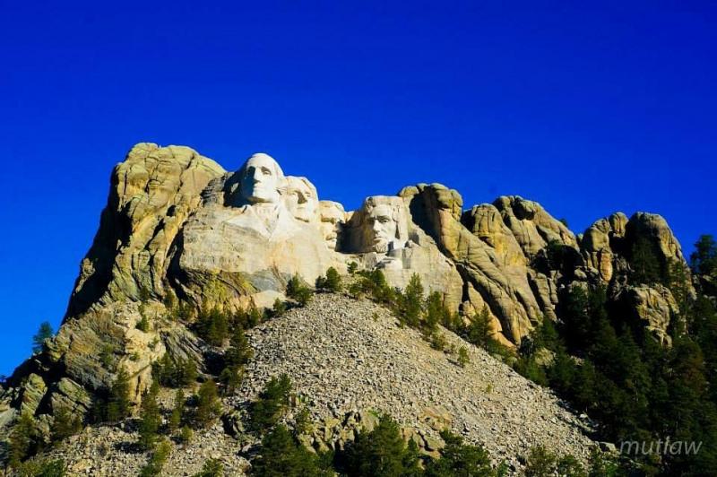 Czy psy służbowe są dozwolone w Mount Rushmore?