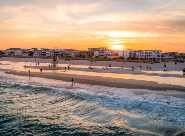 Czy psy mogą przebywać na plaży Wrightsville Beach w nocy?