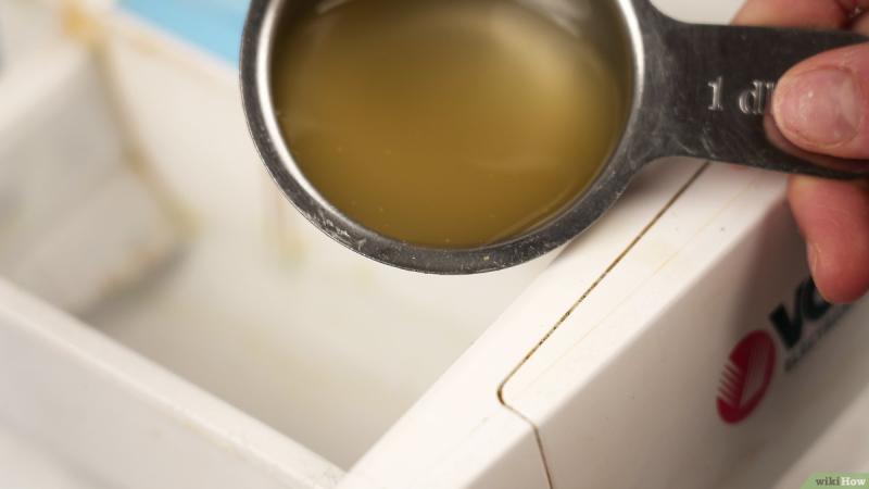 4. Roztwór nadtlenku wodoru i detergentu do mycia naczyń według CJs Chem Dry